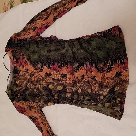 Brand New. Never Worn. Colorful Tunic Top. Size Medium - Picture 2 of 4